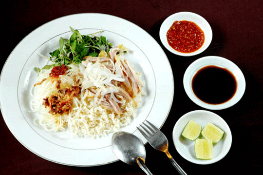 Cơm gà phố Hội -Tui Blue Nam Hoi An