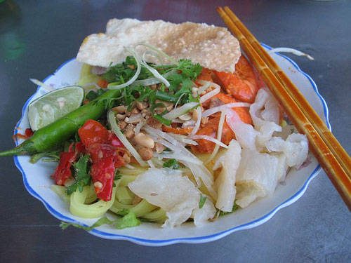 Tô mì Quảng vào mùa sứa có hương vị phong phú hơn. Ảnh: nld.com.vn