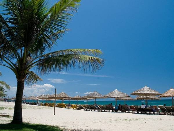 Một buổi nghỉ ngơi thư giãn trên bãi biển này trung bình chỉ cần 13,54 USD.