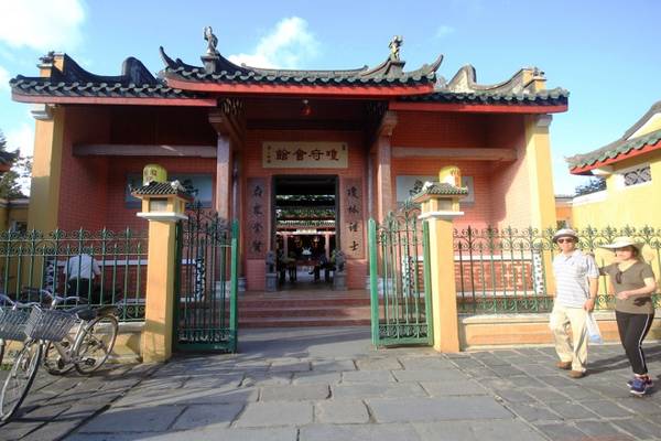 Thành phố Hội An vừa khai trương điểm tham quan hội quán Hải Nam ở số 10 đường Trần Phú. Hội quán này nằm sát tuyến đường đi bộ ở khu phố cổ.