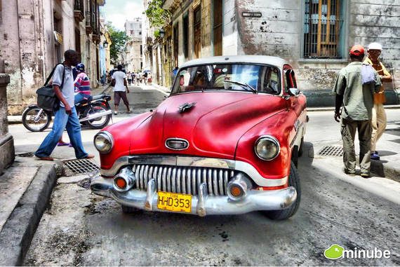 12. Havana, Cuba Khám phá các đường phố của Havana cũng giống như bạn bước trở lại thời kỳ của nhiều thập kỷ trở về trước, bởi sự tấp nập của những chiếc xe cổ và các tòa nhà in dấu thời gian.