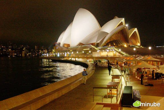 42. Sydney, Úc Từ nhà hát con Sò mang tính biểu tượng đến những bãi biển nổi tiếng của nó, Sydney rất biết cách kết hợp giữa nét đẹp tự nhiên và hiện đại.