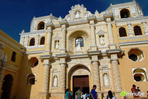 48. Antigua Guatemala, Guatemala Chỉ có một từ để mô tả về Antigua Guatemala là: huyền diệu. Du khách có thể khám phá những tàn tích của nhà thờ và tu viện hoặc thưởng thức một ly cà phê ngon tuyệt.