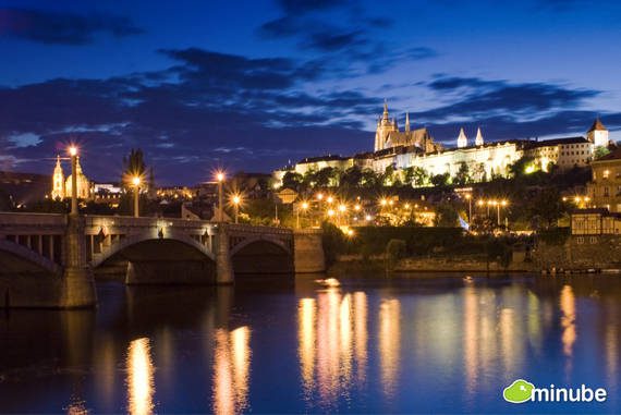 49. Prague, Cộng hòa Séc Một sự pha trộn của lịch sử, kiến trúc, cảnh quan tuyệt đẹp, và các món ăn thịnh soạn đã giúp Prague là một trong những thành phố được ghé thăm nhiều nhất trên thế giới, dành cho những người muốn tìm kiếm những tinh hoa của châu Âu.
