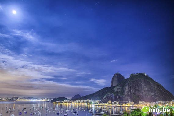 5. Rio de Janeiro, Brazil Nổi tiếng khắp thế giới với lễ hội Carnival độc đáo, Rio de Janeiro là một nơi tuyệt vời để bạn có thể trải nghiệm du lịch đầy đủ với cả năm giác quan.