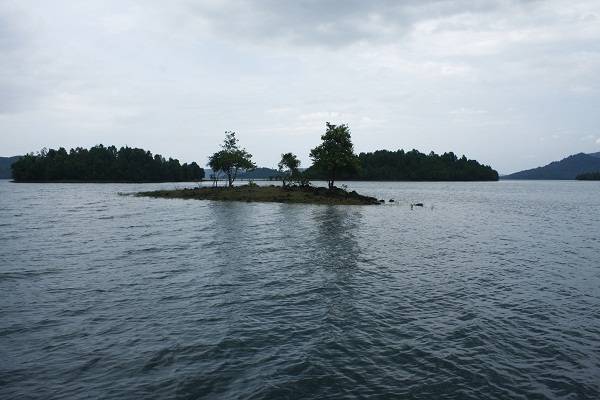 Hồ Phú Ninh yên bình và trầm lắng cho tâm hồn ai nhớ nhung
