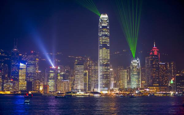 Tận hưởng bản giao hưởng ánh sáng ngoạn mục tại Hồng Kông