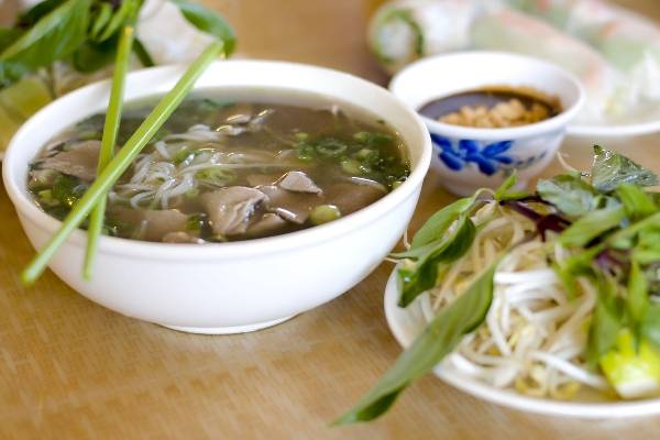 Phở chắc chắn là món ăn nổi tiếng nhất của Việt Nam nhưng nơi đây còn có rất nhiều món bún ngon tuyệt khác